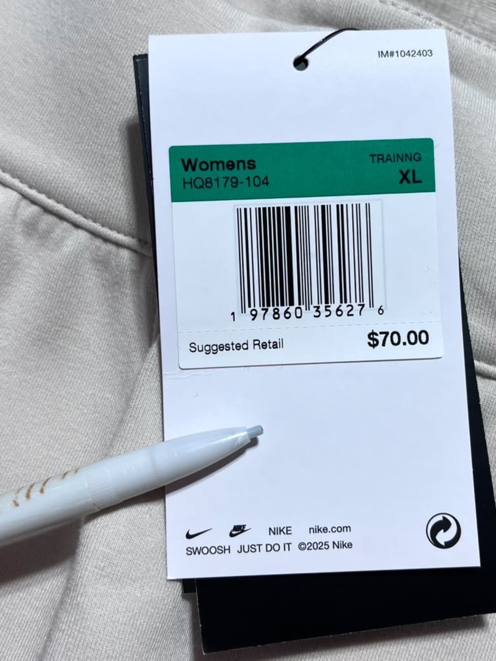 Nike Womens 24.7 Impossiblysoft Mid-Rise Loose 4” Shorts Size XL Light Cream - Picture 11 of 16